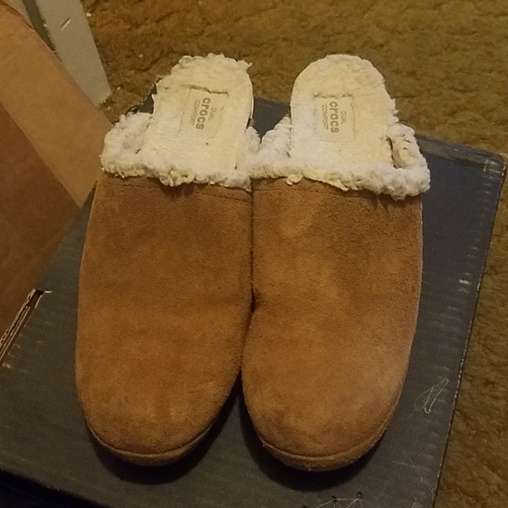 Crocs clogs size 7: warm and wooly!
